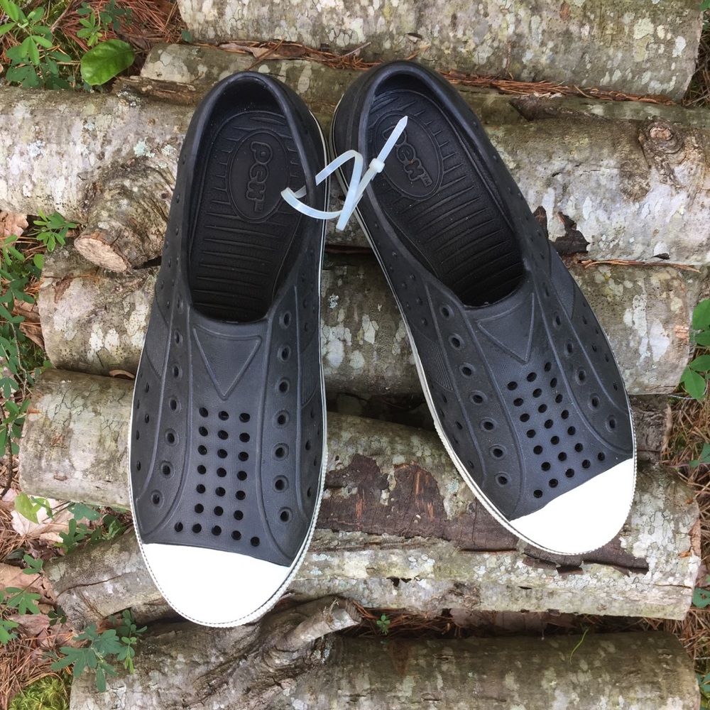 Pex Men’s NWOT Waterproof Gardening Shoes 8 Casual Slip On Beach Black White